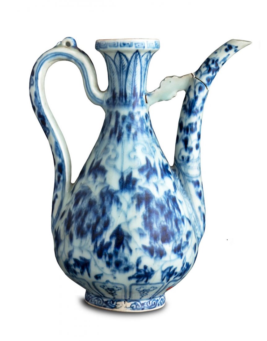 A Chinese blue and white ewer (1 of 1)