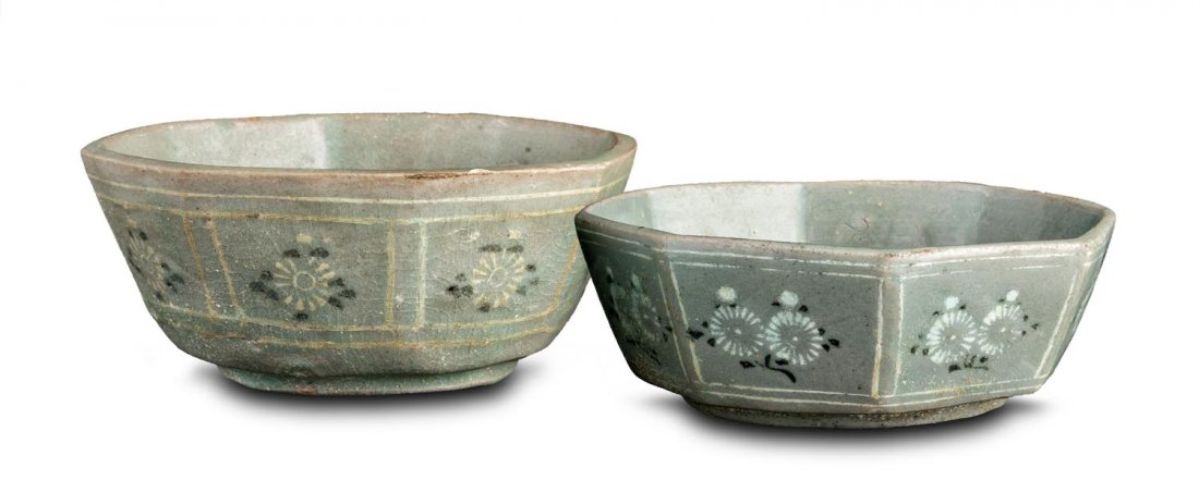 Two octagonal celadon bowls with slip decorated flower (1 of 1)