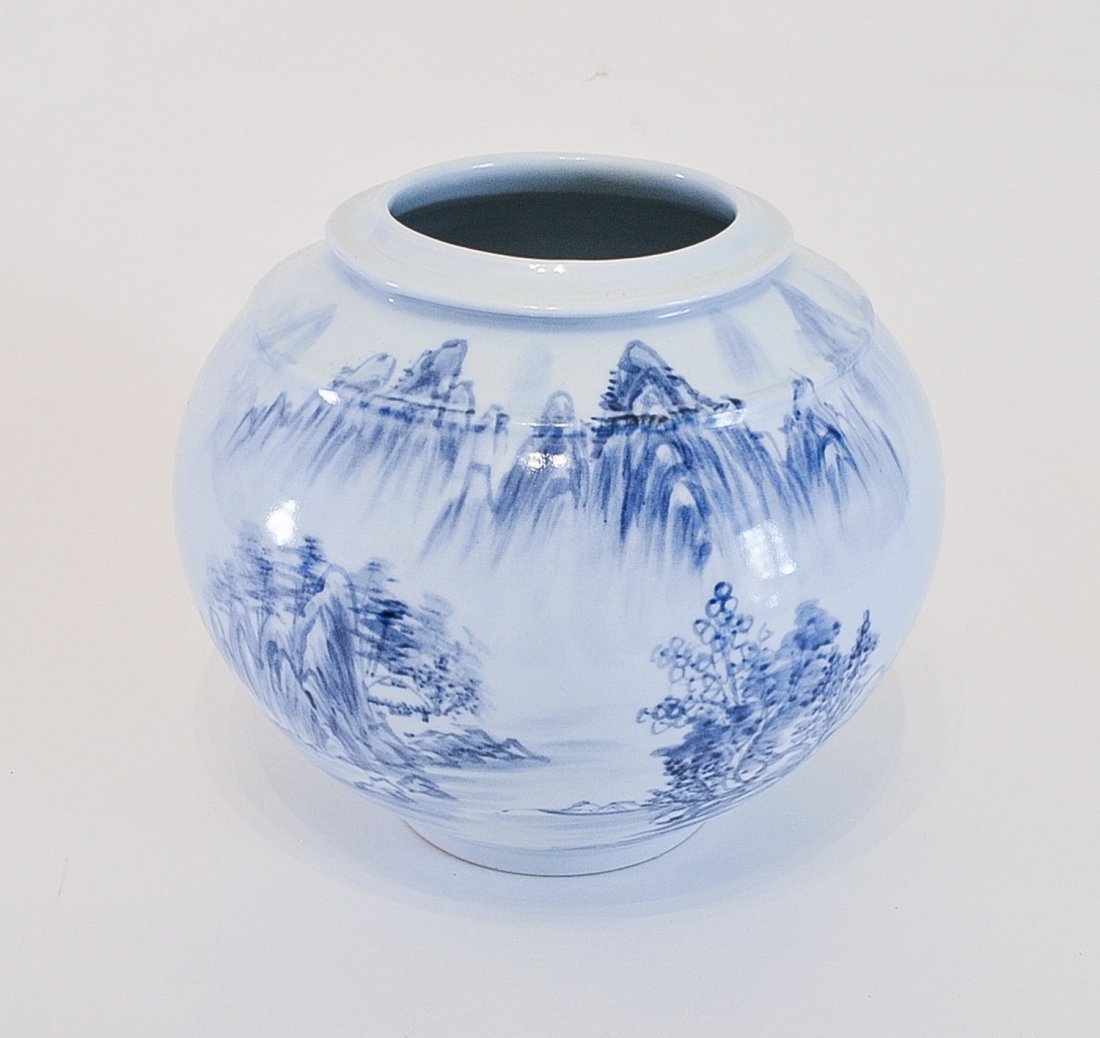 A Japanese Fukagawa porcelain vase, 20th century (1 of 1)