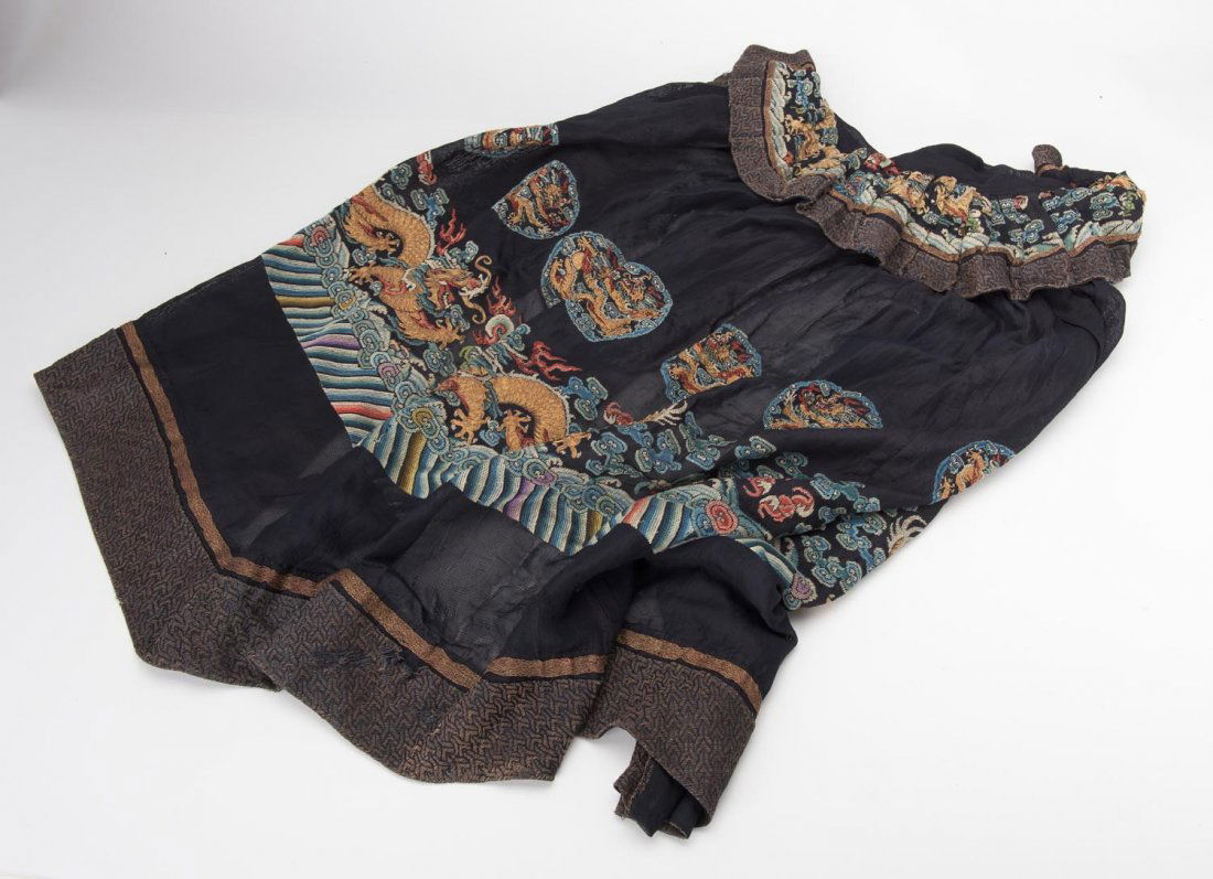 A Chinese embroidered cape, Qing dynasty.Â  (1 of 1)