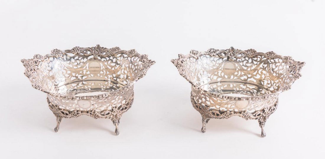 A pair of Edward VII sterling silver oval pierced bon: A pair of Edward VII sterling silver oval pierced bon bon dishes by Charles Stuart Harris, London 1904 14cm wide, 335 grams