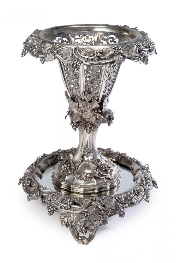 A Victorian sterling silver centrepiece, on circular (1 of 1)