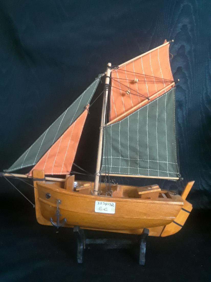 small sailboat model: small sailboat (L35cm,H30cm,P8cm)