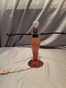 French table lamp: Multilayer glass lamp, with trilobed base. Wrought iron frame with three branches. Signed by Charder Le verre Français (H14 inch X D 5inch) ( H35 cm X D 12cm)