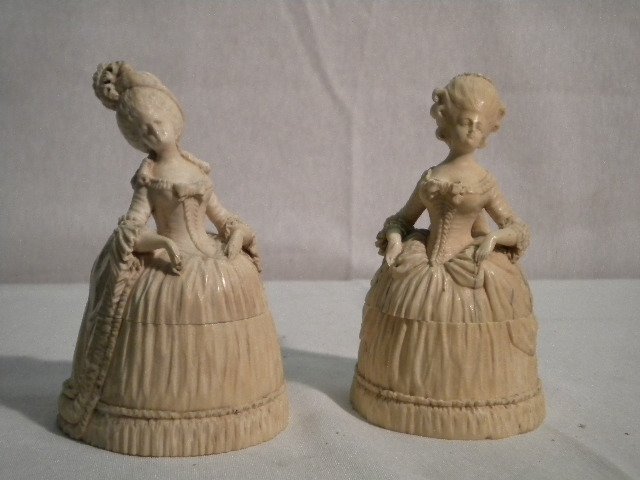 Pair of ivory boxes (1 of 4)