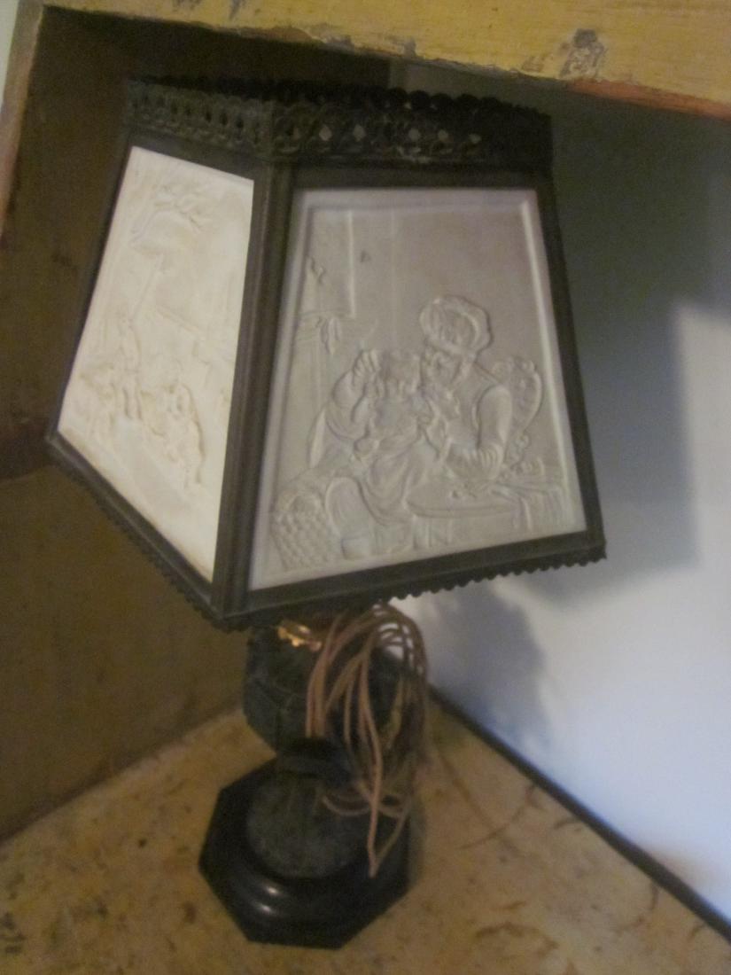 Lithophane lamp with white shade (1 of 4)
