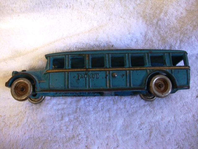 Cast iron arcade bus: 8" x 2", some paint loss to roof
