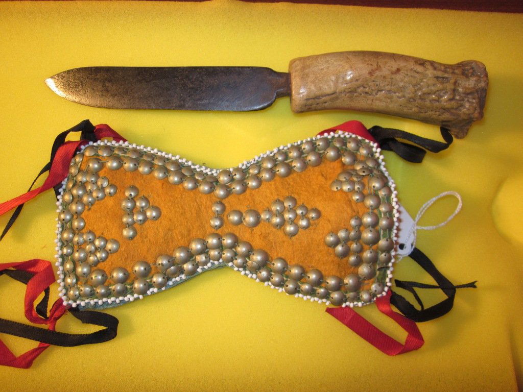 Antler handle knife: Beautiful antler handled knife with intricate layered discus design