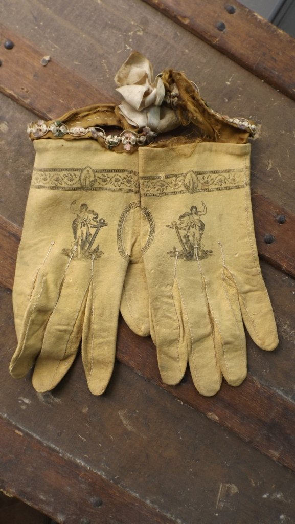 Kid Gloves WithMarine Motif: Fine pair of kid gloves with floral embroidered cuffs