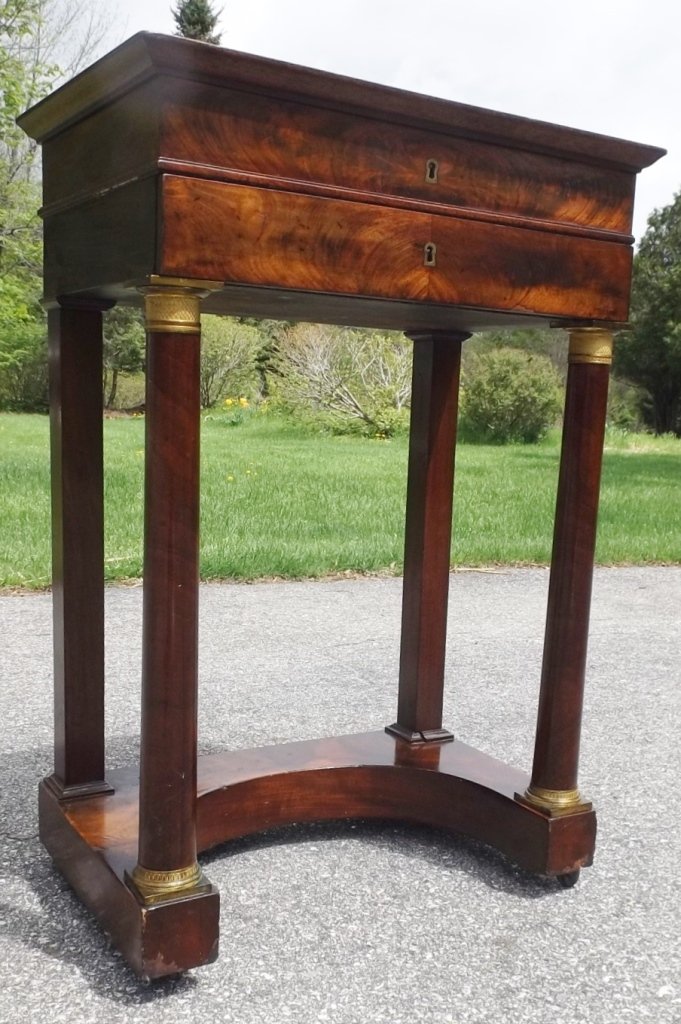 Classical DressingTable: Classical mahogany dressing table with ormolu mounts19th C.