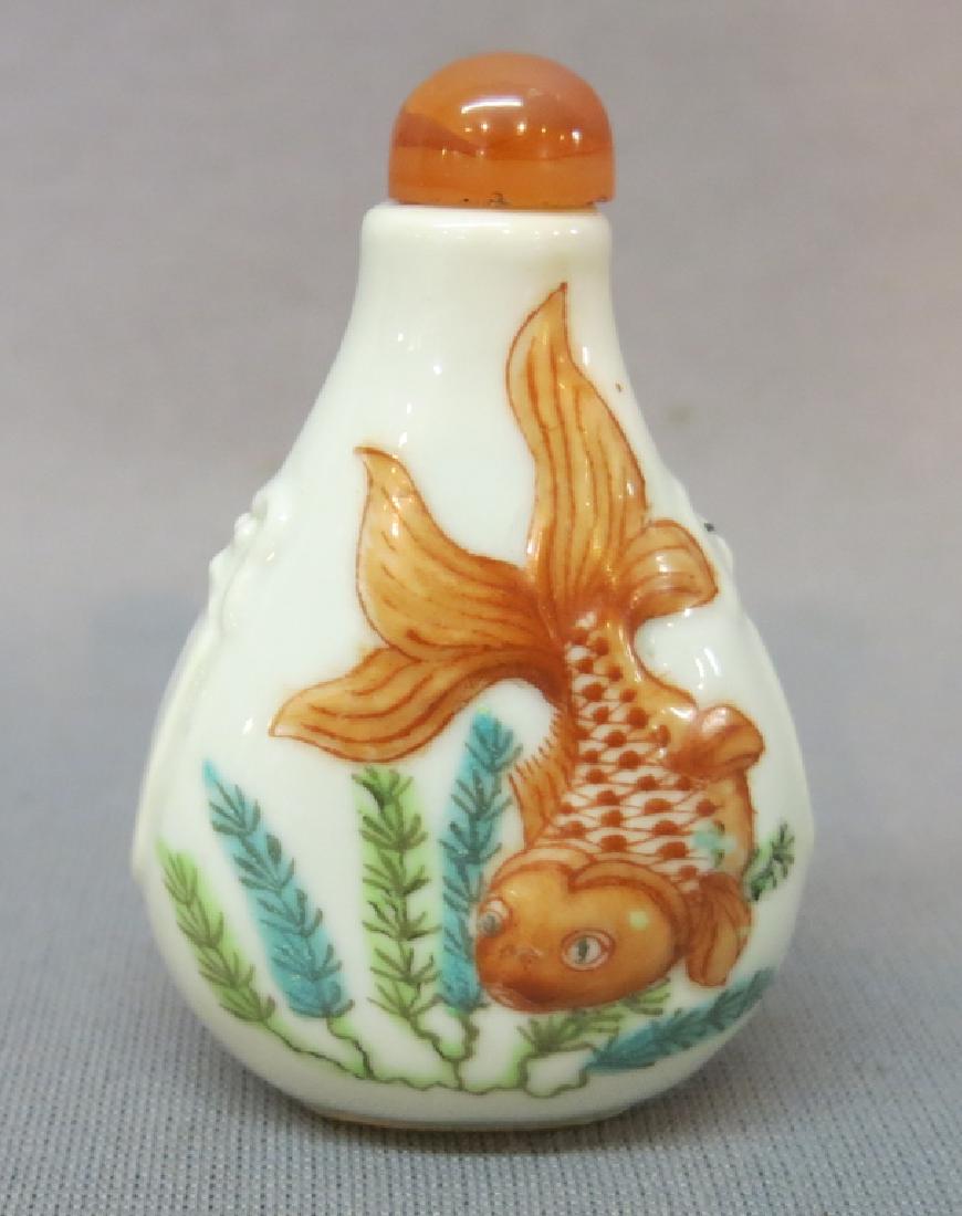19TH C. CHINESE PORCELAIN SNUFF BOTTLE (1 of 4)