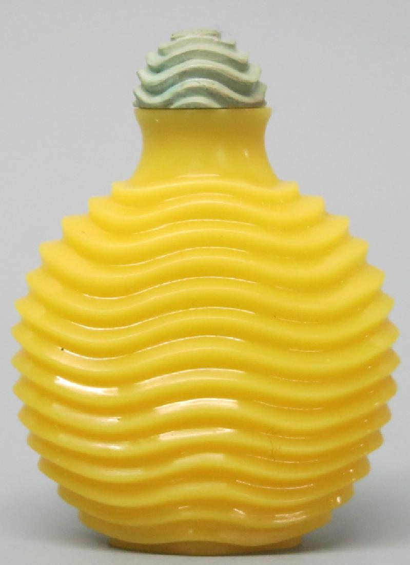 CHINESE YELLOW GLASS SNUFF BOTTLE (1 of 3)