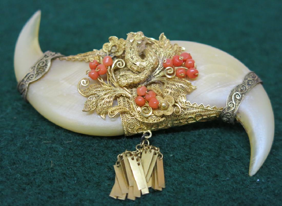 VICTORIAN ANIMAL CLAW BROOCH DECORATED IN 14K GOLD (1 of 5)