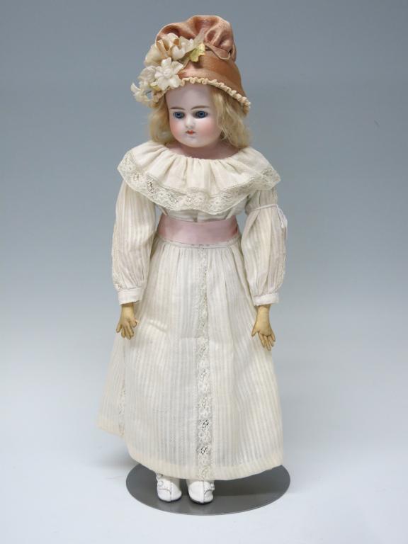 ALT, BECK & GOTTSCHALCK DOLL #639 (1 of 3)