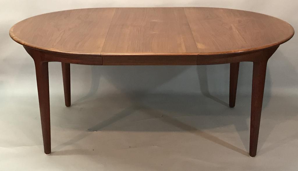 DANISH TEAK DINING TABLE WITH 4 EXTENSION LEAVES (1 of 4)