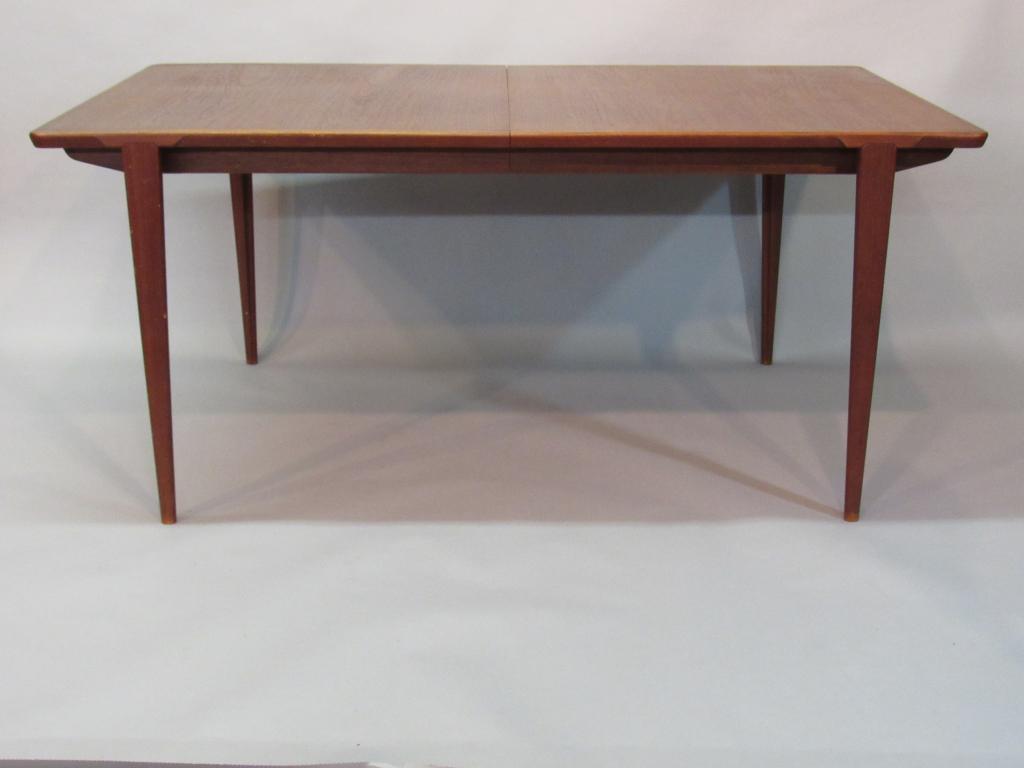 MID CENTURY MODERN DANISH TEAK DINING TABLE (1 of 4)
