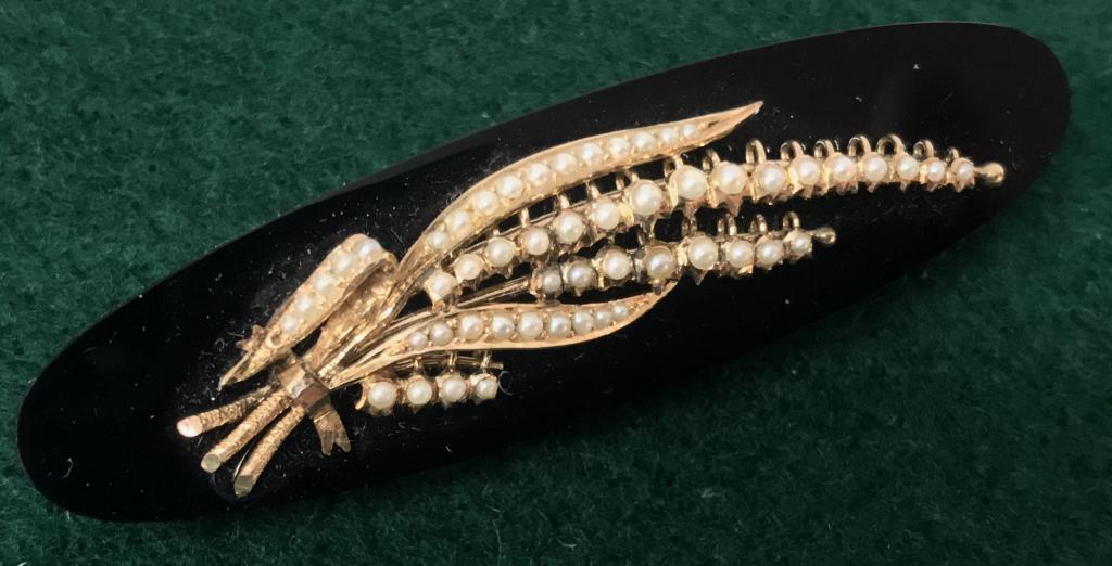 VICTORIAN JET BROOCH MOUNTED WITH 14K GOLD Jan 11, 2020 Sandwich