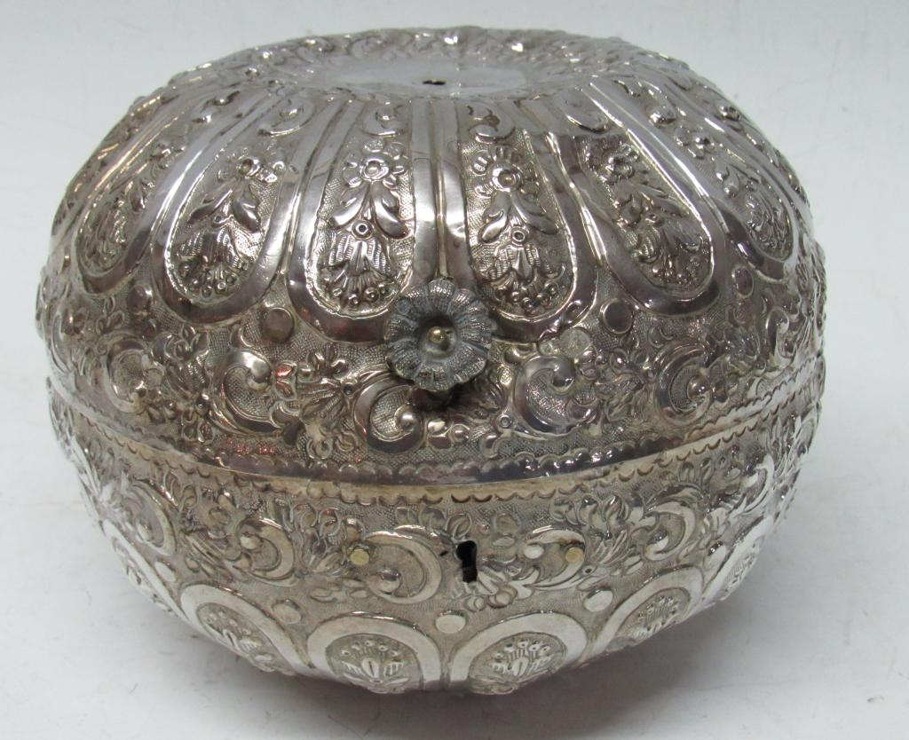 OTTOMAN EMPIRE SILVER REPOUSSE PUMPKIN BOX (1 of 5)