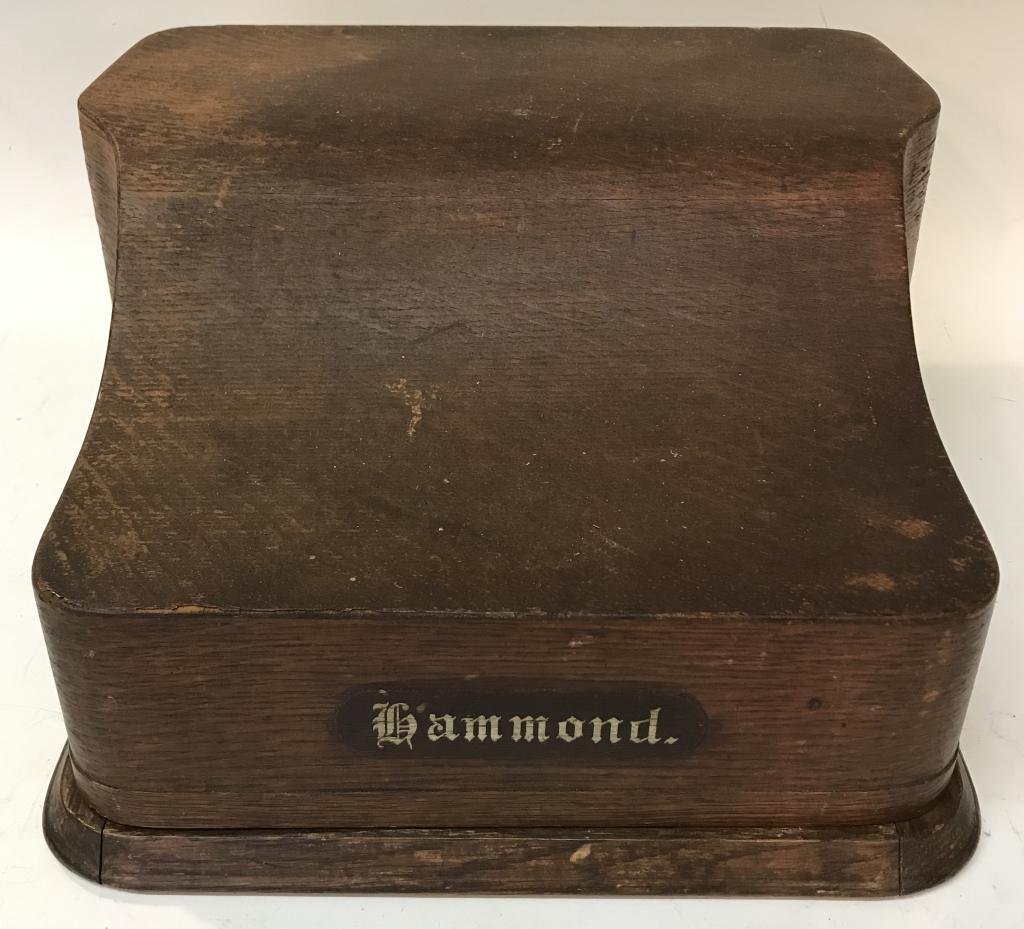 HAMMOND #12 TYPEWRITER IN OAK CASE (1 of 6)