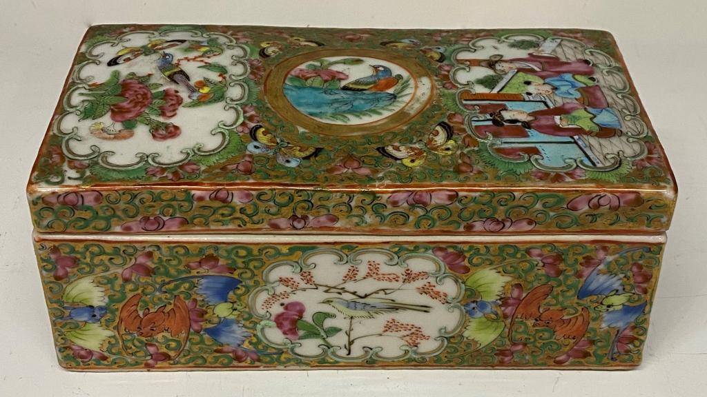 ROSE MEDALLION PORCELAIN DIVIDED BOX (1 of 3)