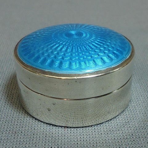 ENGLISH HALLMARKED SILVER PILL BOX: WITH BLUE GUILLOCHE ENAMEL TOP