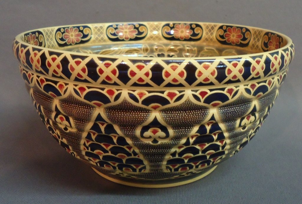 ZSOLNAY PECS IRIDESCENT ART POTTERY BOWL: 7 1/2" DIAMETER, WITH ALL-OVER PAISLEY DESIGNS, 5 CHURCH MARK, SMALL GLAZE BLEMISH