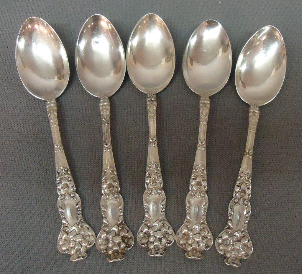 LOT OF 5 STERLING SILVER TEASPOONS: IN 'LILY' PATTERN C. 1902 BY WATSON CO., ATTLEBORO, MA; 3.76 OZT