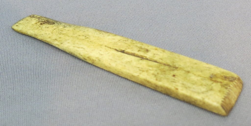 EARLY WHALE BONE SEAM RUBBER: 6" LONG