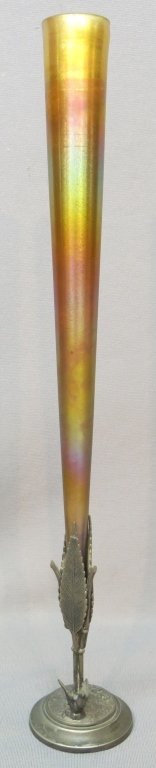 QUEZAL IRIDESCENT ART GLASS BUD VASE (1 of 4)
