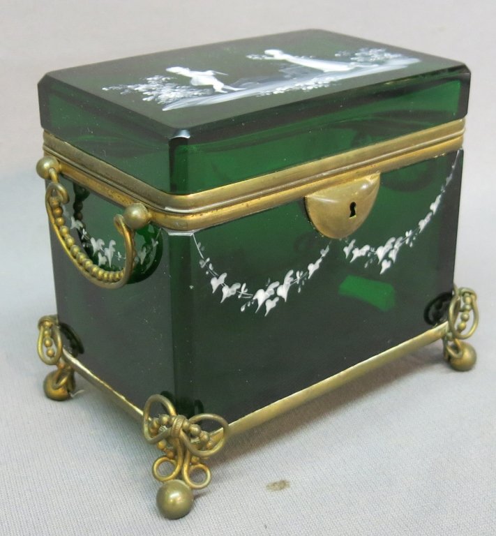FINE EMERALD GREEN GLASS JEWEL CASKET (1 of 3)