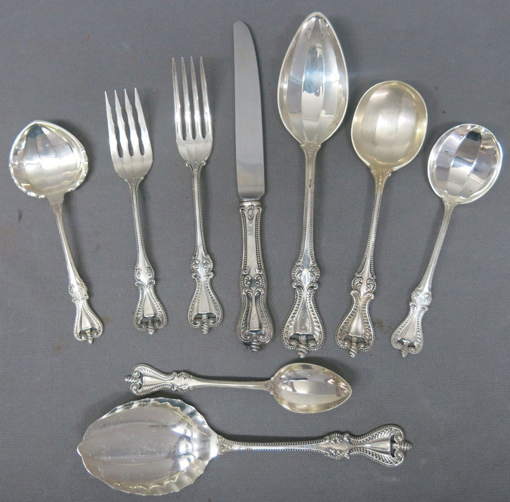 TOWLE 'COLONIAL' PATTERN STERLING FLATWARE SERVICE (1 of 2)