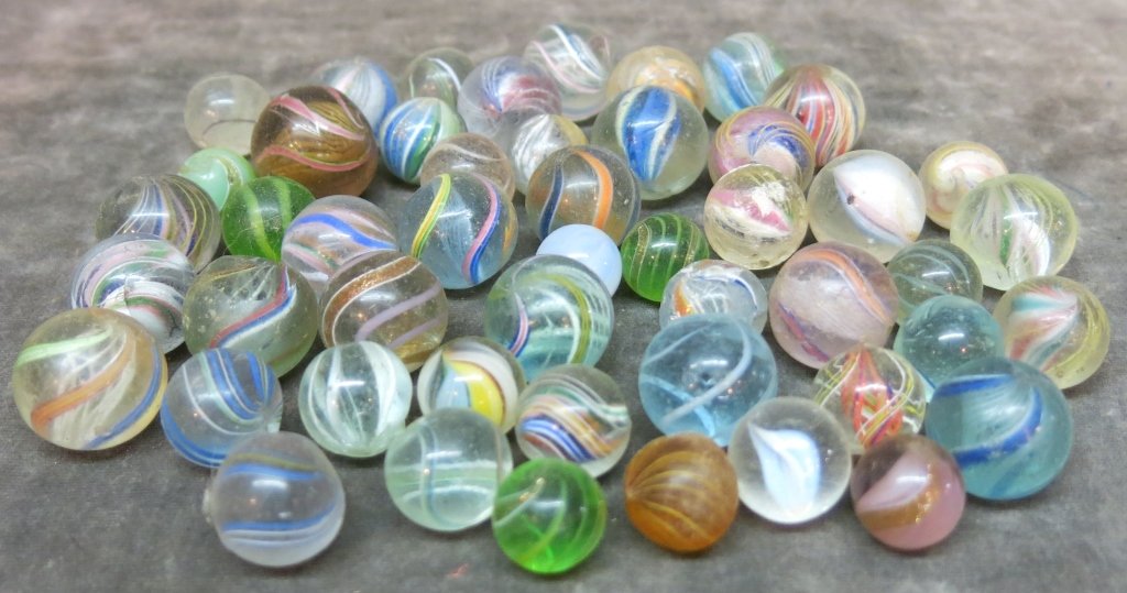 GROUP OF 47 OLD HANDBLOWN SWIRL MARBLES (1 of 2)