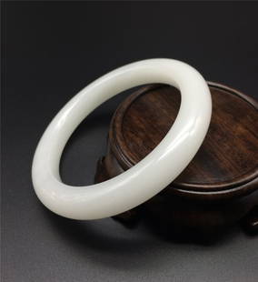 JADE BANGLE: 3 INCHES WIDE.