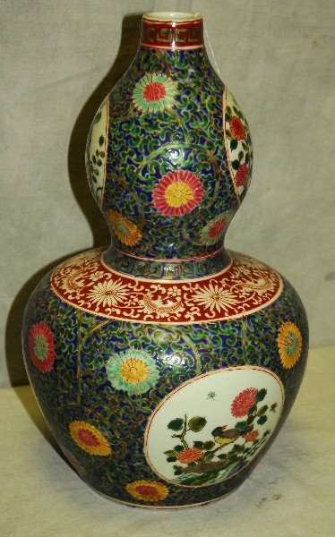 QING VASE (1 of 3)