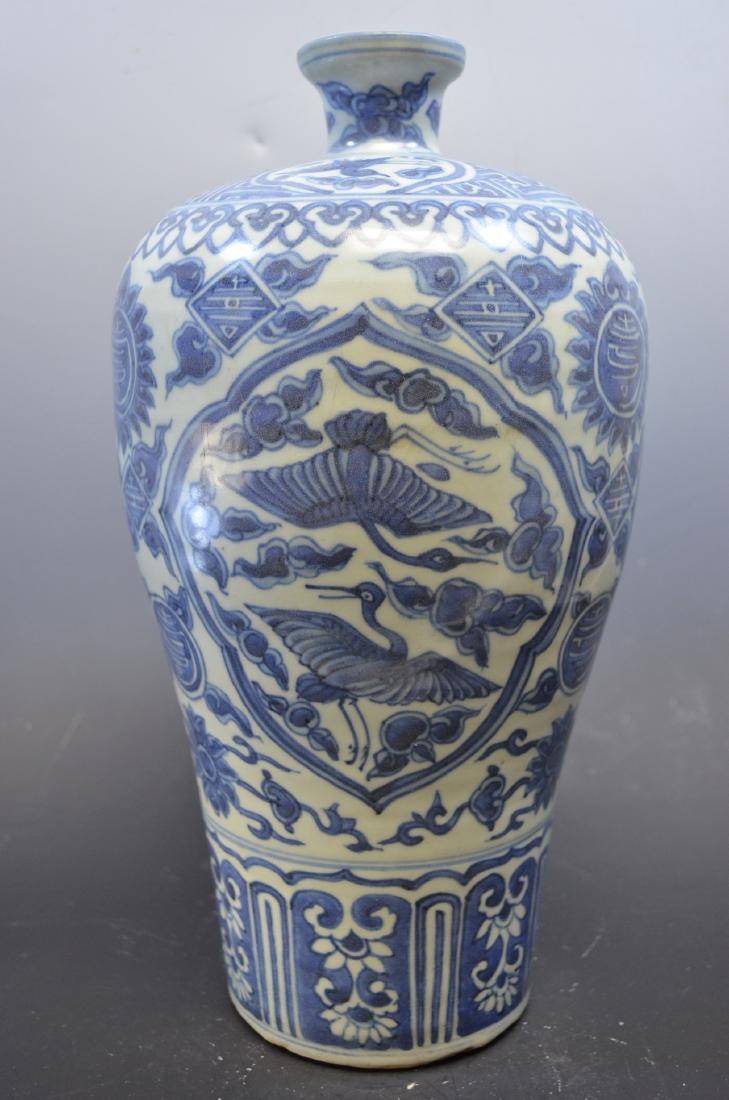 Large 16th Century Chinese Vase Blue and White (1 of 8)