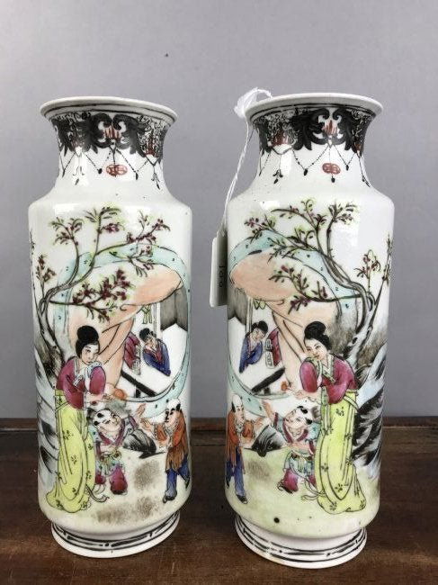 MinGuo Pair of Chinese Famille-Rose Floral Vase (1 of 10)
