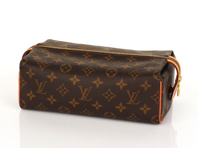 Louis Vuitton Toiletry Bag: Louis Vuitton Toiletry Bag in monogram canvas w/ washable interior, zipper closure, golden brass metallic pieces, together with original dustbag and box, stamped 'LOUIS VUITTON, MADE IN FRANCE'