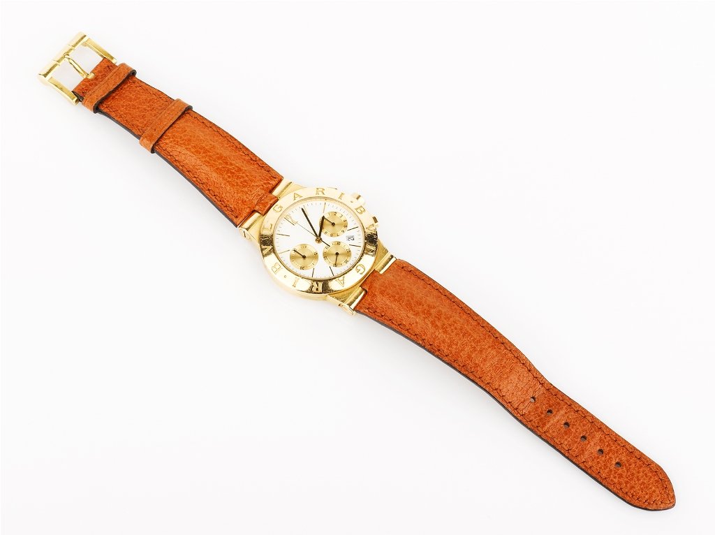 Bvlgari, Calendar Chronograph Watch: 18ct yellow gold, quartz movement, cream gilt baton dial, date apertur, second hand and hour recording dials, Bvlgari bezel, barrel lugs case, strap and 18 ct buckle signed