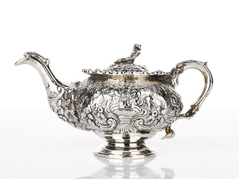 William Hunt, London 1822, George IV Sterling Silver Ba: William Hunt, London 1822, George IV Sterling Silver Bachelors Teapot profusely decorated with flowers and scrolls, chinaman finial weight 439 grams