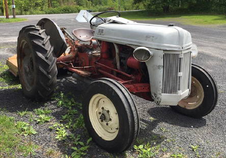 1949 VINTAGE FORD FARM TRACTOR W/ BRUSH HOG MODEL 8N: 1949 VINTAGE FORD FARM TRACTOR W/ BRUSH HOG MODEL 8N