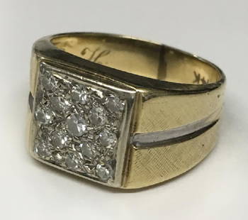 MEN'S 13 STONE DIAMOND RING IN YELLOW 14KT GOLD APPROX.: MEN'S 13 STONE DIAMOND RING IN YELLOW 14KT GOLD APPROX. 3.8 DWT