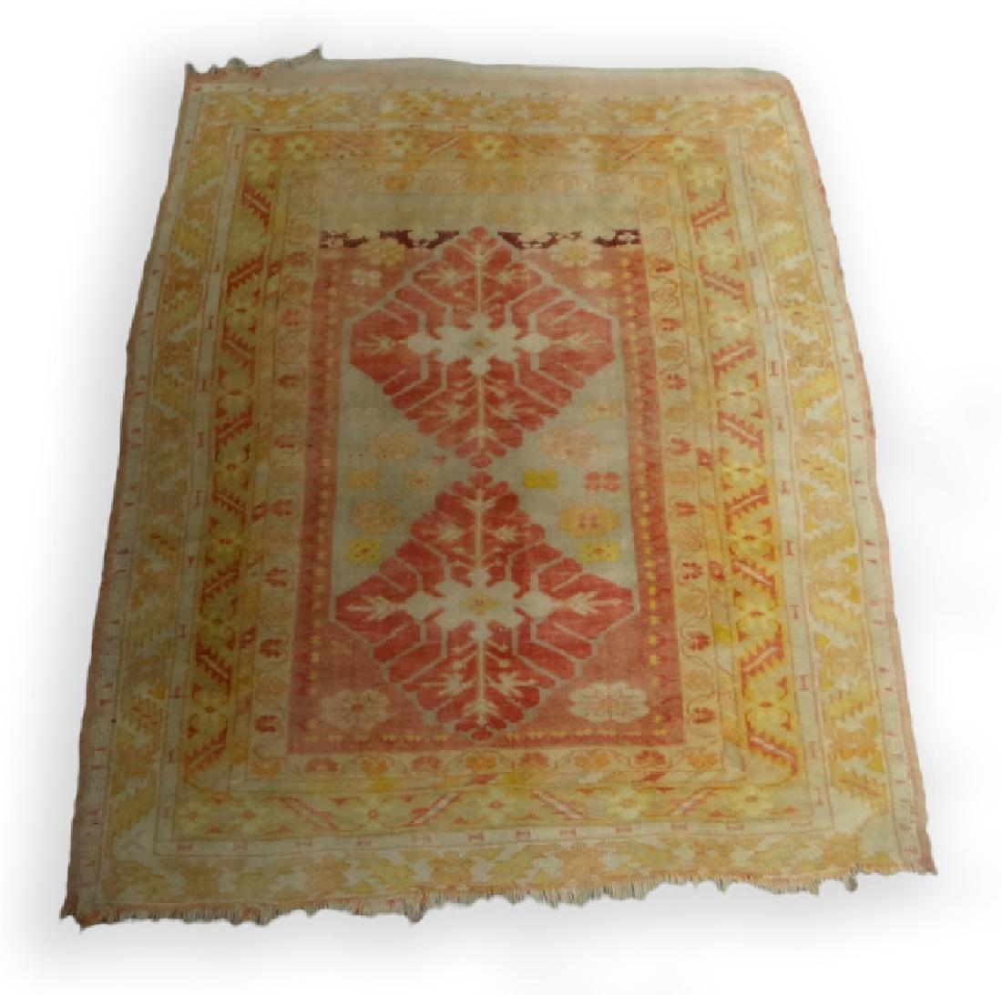ANTIQUE OUSHAK SCATTER RUG 4' 8" X 3' 10": ANTIQUE OUSHAK SCATTER RUG 4' 8" X 3' 10"