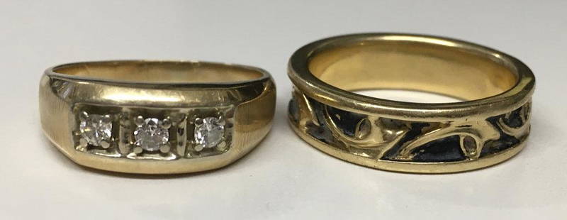 2 MENS 14KT GOLD RINGS 1 W/ SMALL DIAMONDS APPROX. 10.3: APPROX. 10.3 DWT