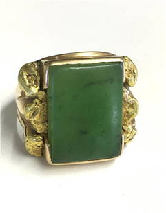 10KT YELLOW GOLD & JADE GENTLEMAN'S RING APPROX. 8.9: 10KT YELLOW GOLD & JADE GENTLEMAN'S RING APPROX. 8.9 DWT