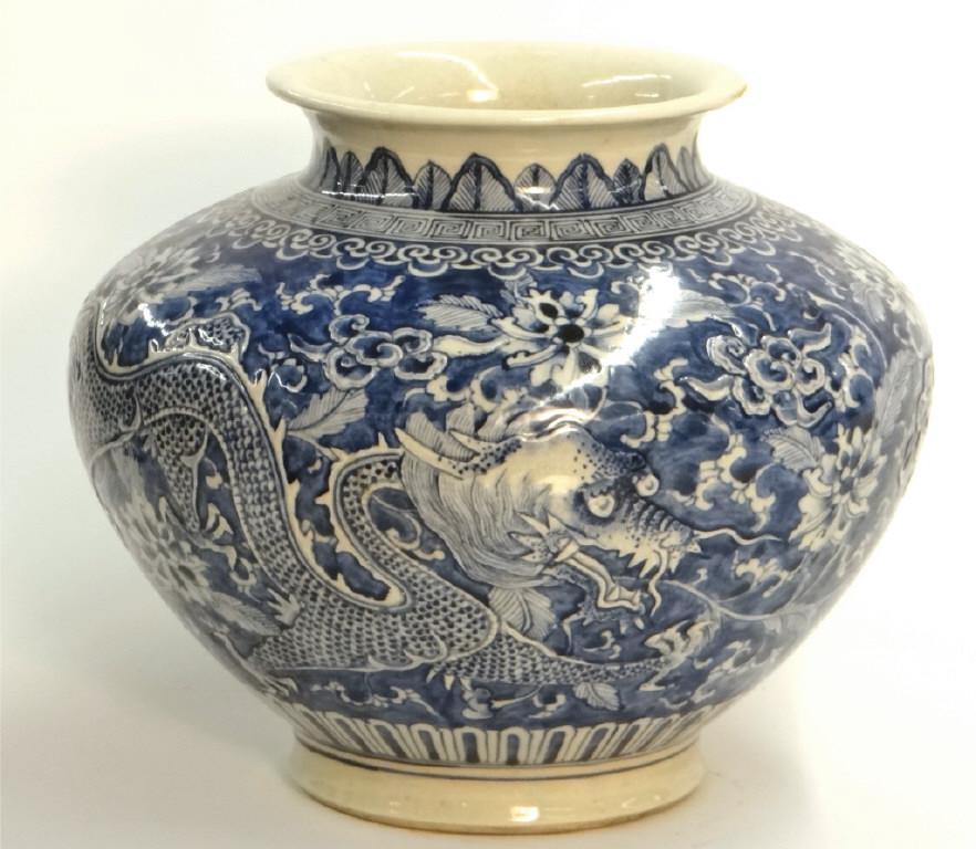 BLUE & WHITE CHINESE EARTHENWARE JARDINIERE 11 1/2" DIA: BLUE & WHITE CHINESE EARTHENWARE JARDINIERE 11 1/2" DIAM X 9 1/4" TALL