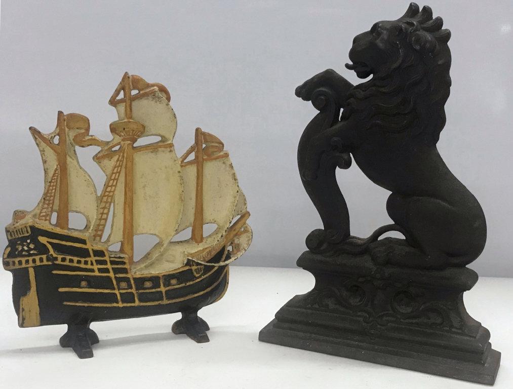 LION & SAILING SHIP DOORSTOPS, CAST IRON LION 15": LION & SAILING SHIP DOORSTOPS, CAST IRON LION 15"