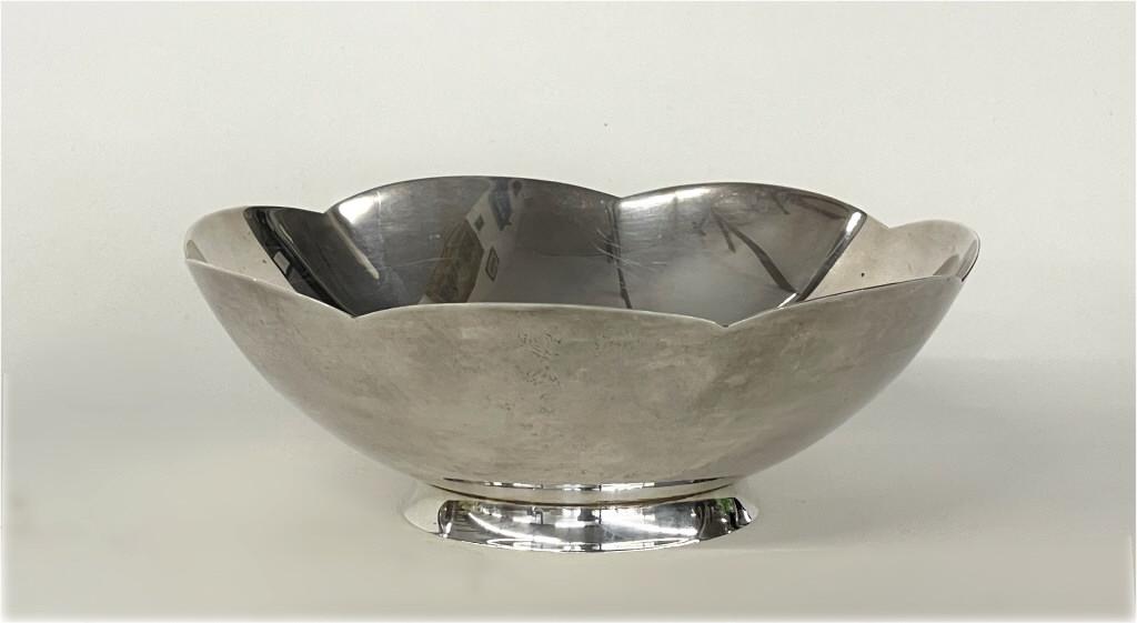 TIFFANY & CO. STERLING SILVER FOOTED BOWL, 7 1/2" (1 of 4)