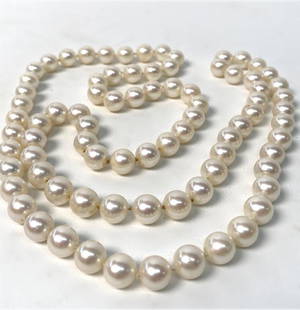 STRAND OF 9MM CULTURED PEARLS, 32" LONG: STRAND OF 9MM CULTURED PEARLS, 32" LONG