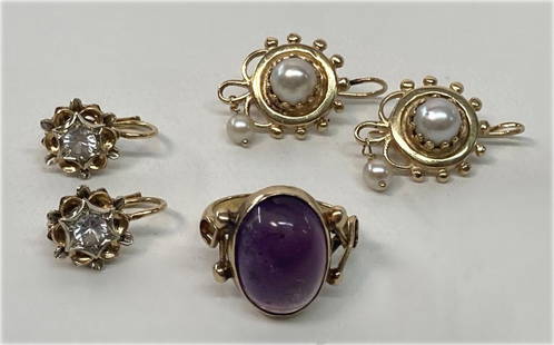 14KT GOLD CABOCHON AMETHYST RING & 2 PR EARRINGS 1-: 14KT GOLD CABOCHON AMETHYST RING & 2 PR EARRINGS 1- 18KT & 1 - 14 KT YELLOW GOLD