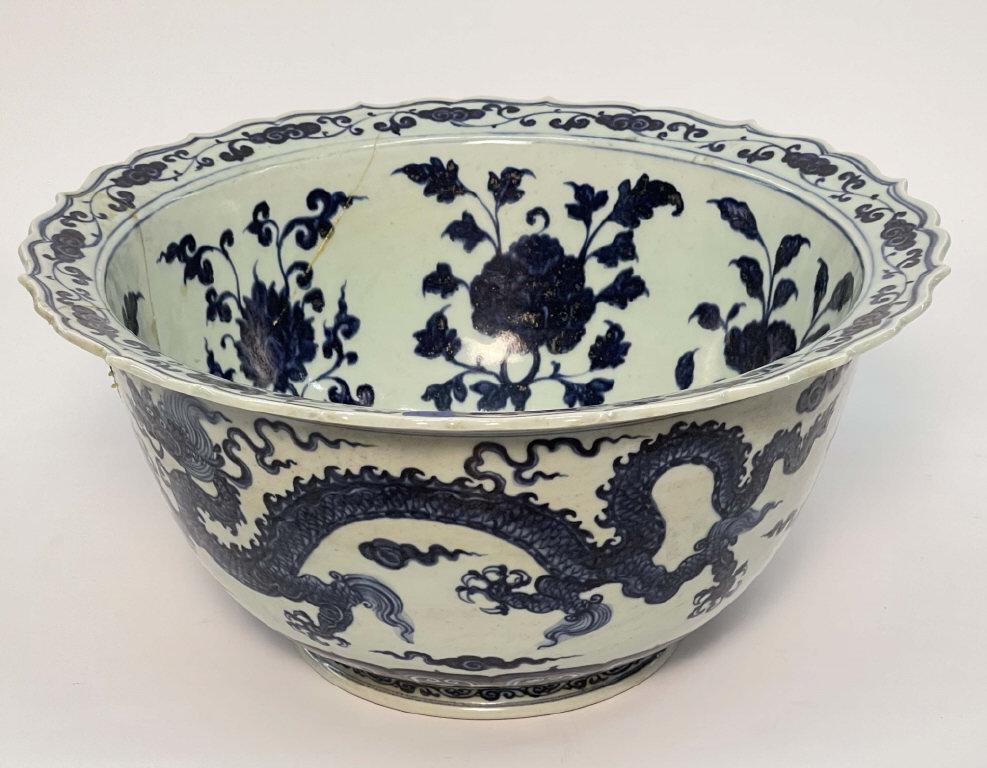 LG MING DYNASTY BLUE & WHITE IMPERIAL CHINESE BOWL WITH: LG MING DYNASTY BLUE & WHITE IMPERIAL CHINESE BOWL WITH DRAGON (15 3/4" WIDE X 7 5/8" TALL)